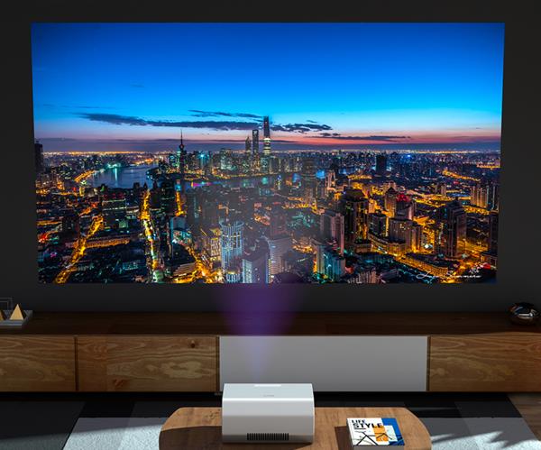 當(dāng)貝市場親測微鯨智能投影儀 影院般的體驗效果與精致包裝設(shè)計